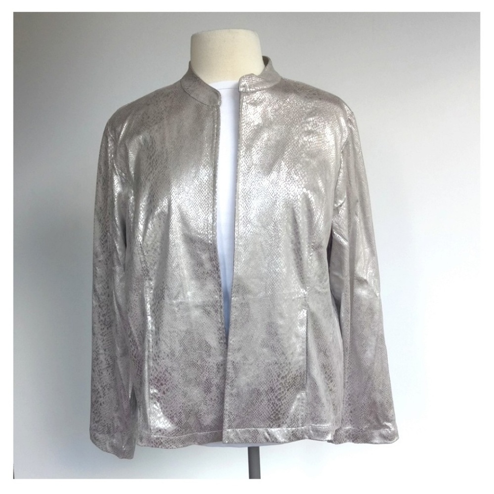 Chico's Women Size L (2) Silver Snake Print Blaze…